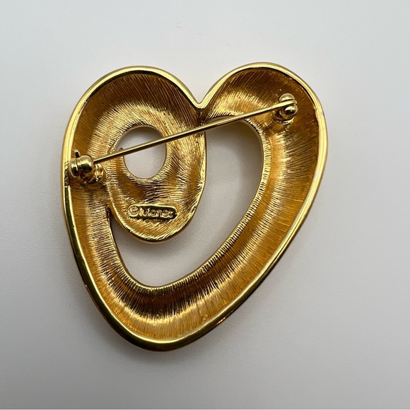 Vintage Monet Gold Tone Slanted Openwork Heart Shaped Fashion Brooch - Picture 2 of 3
